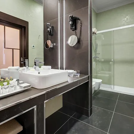 Aleksander Medical & Hotell