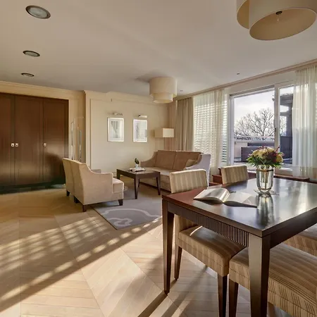 Aleksander Medical & Hotel