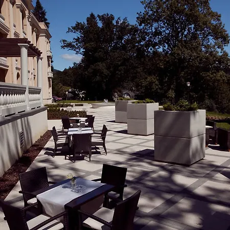 Aleksander Medical & Hotel