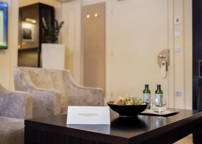 Aleksander Medical & מלון