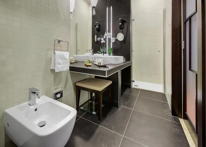 Aleksander Medical & מלון 5*