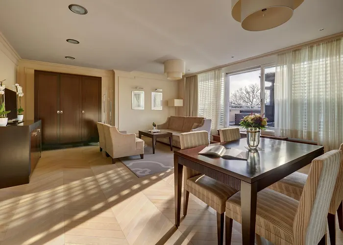 Aleksander Medical & Отель