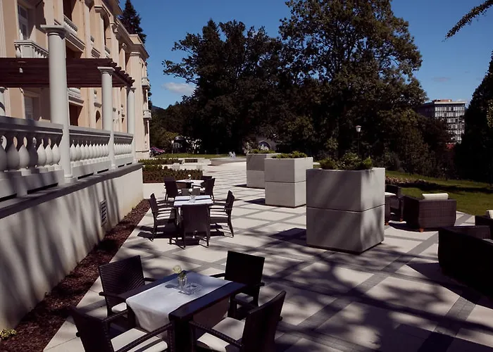 Aleksander Medical & Отель